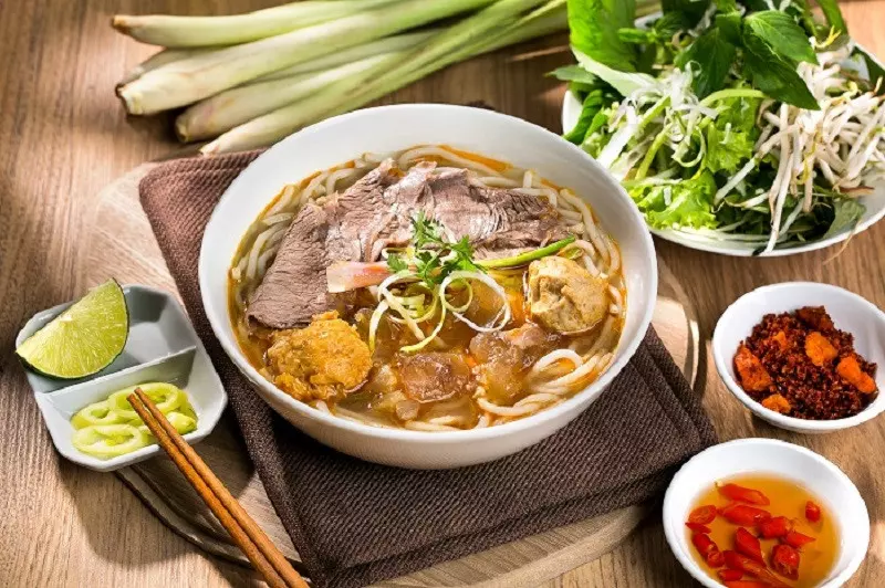 Món bún bò Huế đặc sản nơi đây