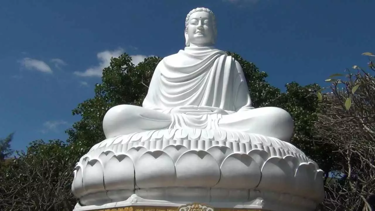 "Tour du lịch miền Nam - Tượng Đức Phật toạ thiền trên đài sen - Thích Ca Phật Đài"