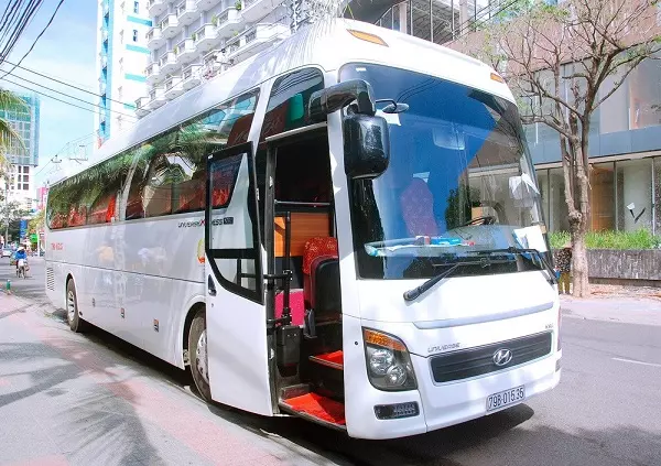 Xe bus du lịch khá thoải mái và tiện lợi