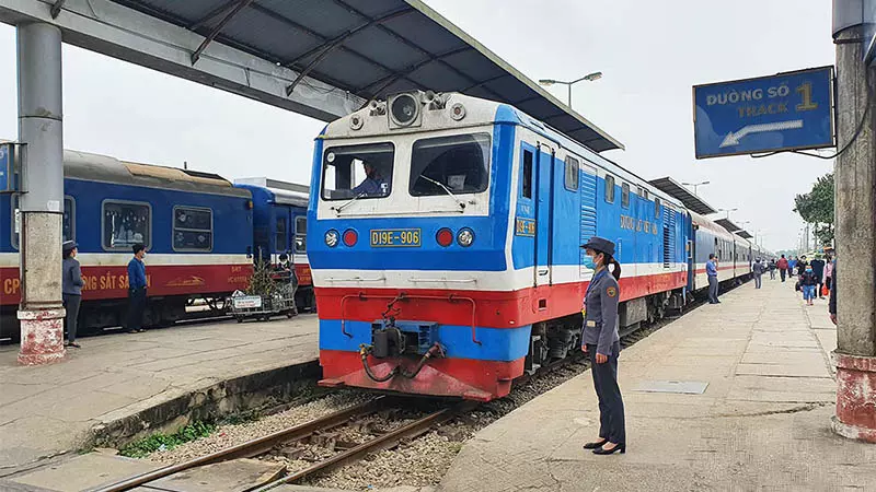 Tàu hỏa chạy chuyến Vinh - Hà Nội