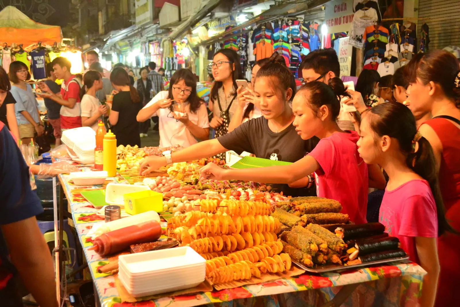 Địa điểm đi chơi và ăn ngon ở Hà Nội