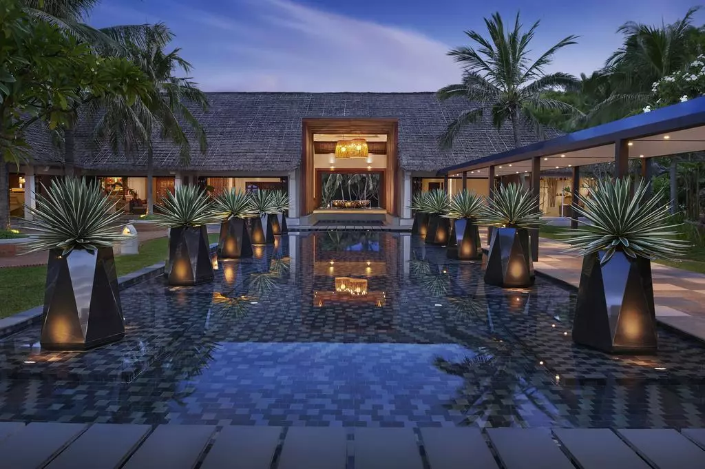 Check-in tại không gian mở của khách sạn Avani Quy Nhơn Resort & Spa