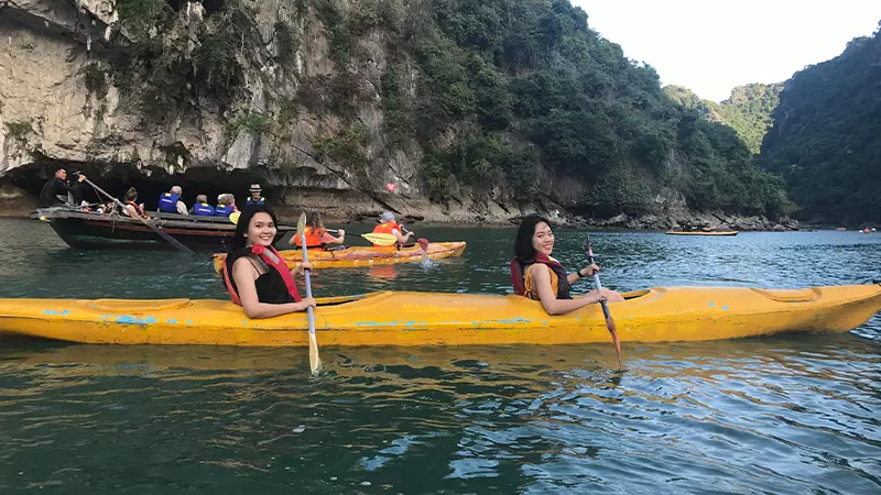 Hoạt động chèo thuyền kayak