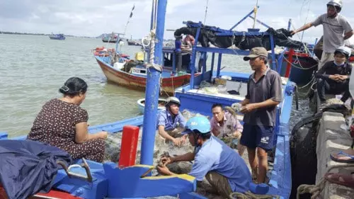 Làng chài Hàm Ninh