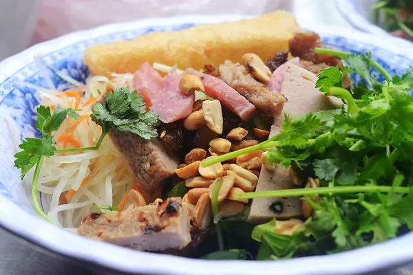 Bún khô nem chả