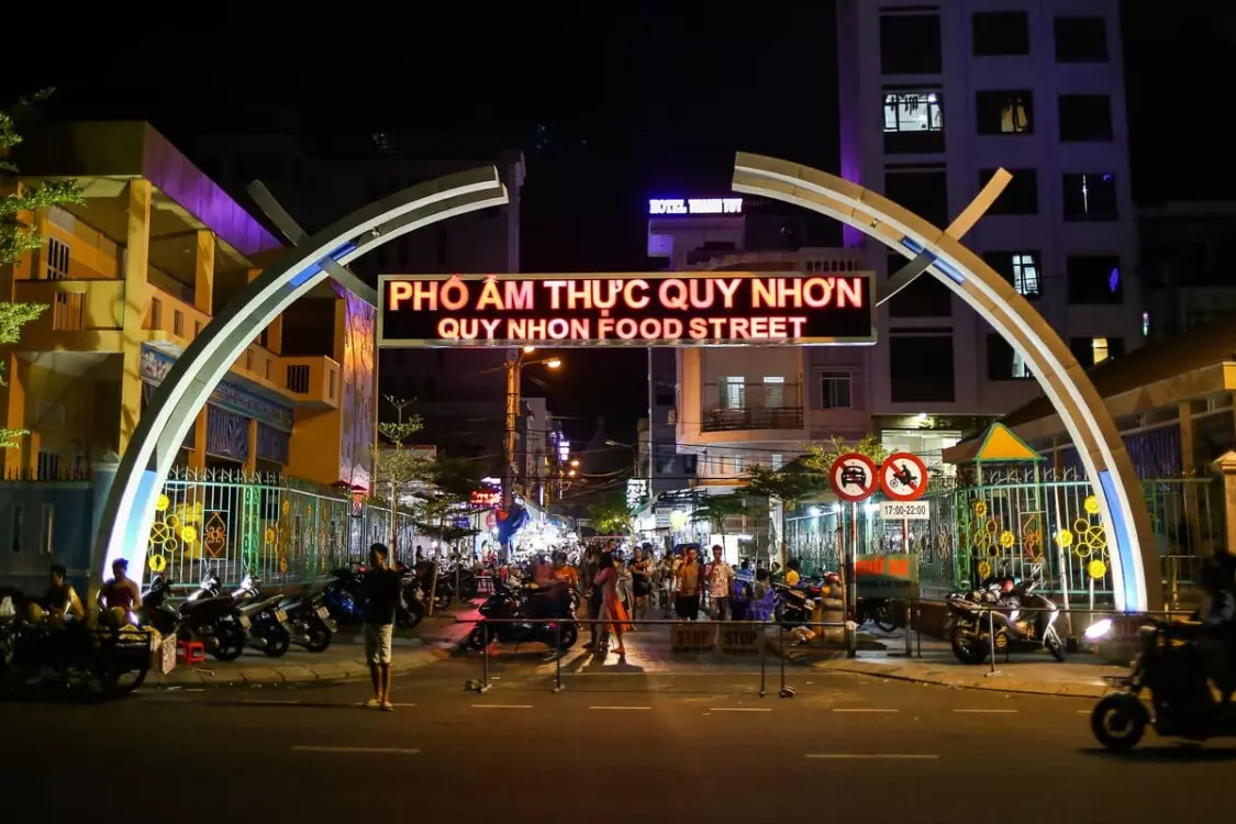 Phố ẩm thực Ngô Văn Sở Quy nhơn