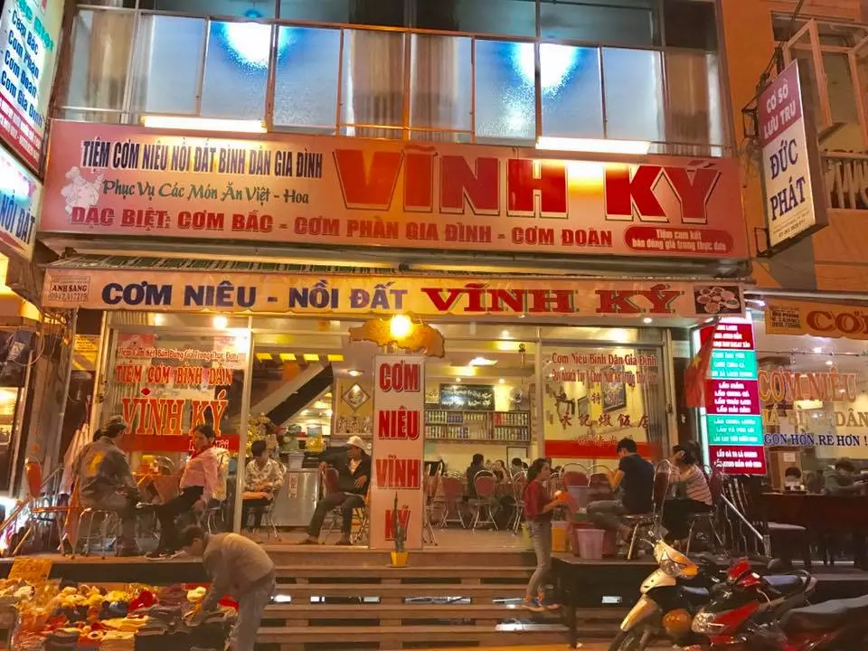 Cơm niêu Vĩnh Ký là nhà hàng cơm gia đình được nhiều du khách yêu thích