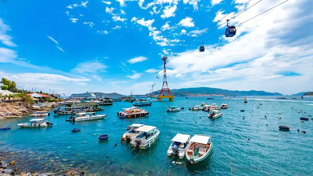 Thành phố  <a href='https://thienviettour.vn/bien-nha-trang-o-dau-va-top-5-bai-bien-dep-nhat-nha-trang-2024-a6053.html' title='biển nha trang' class='hover-show-link replace-link-3254'>biển nha trang<span class='hover-show-content'></span></a>  thu hút hàng triệu lượt du khách đến tham quan mỗi năm