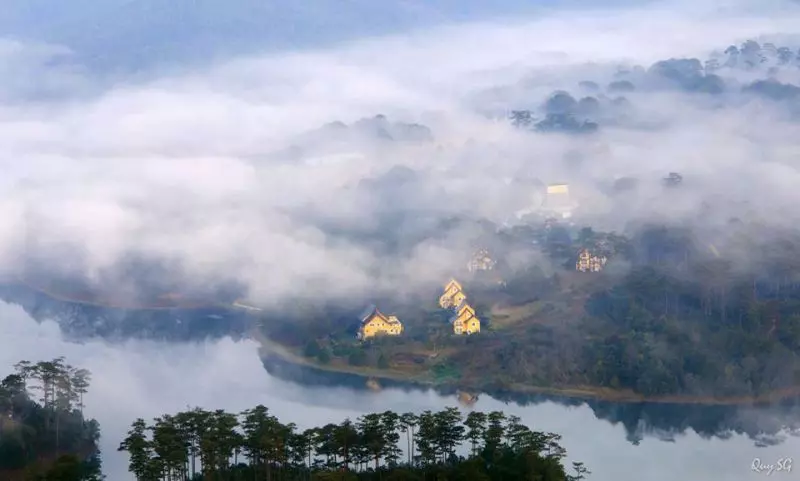 Khung cảnh Hồ Tuyền Lâm vào tháng 7