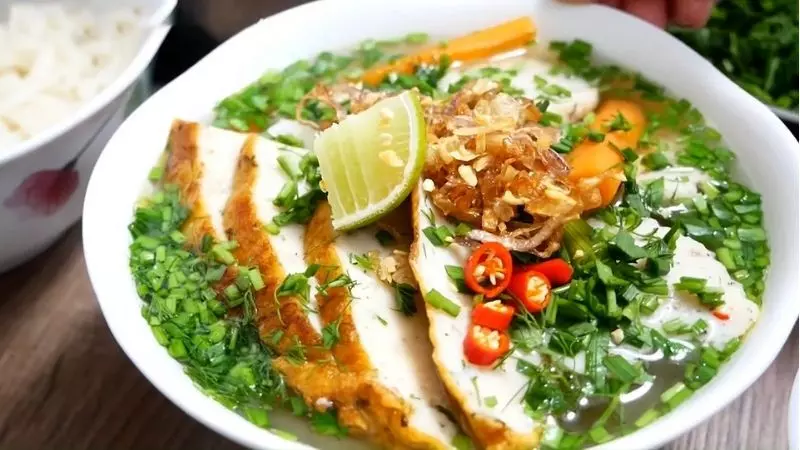 Bánh canh chả cá của bà Thừa