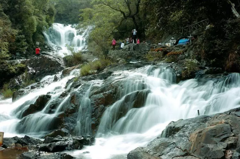 Ngắm vẻ đẹp của dòng thác Datanla vào tháng 8