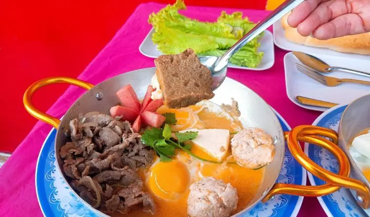 Bún mọc gia truyền Bà Năm là một trong những địa điểm ăn uống ở Đà Lạt