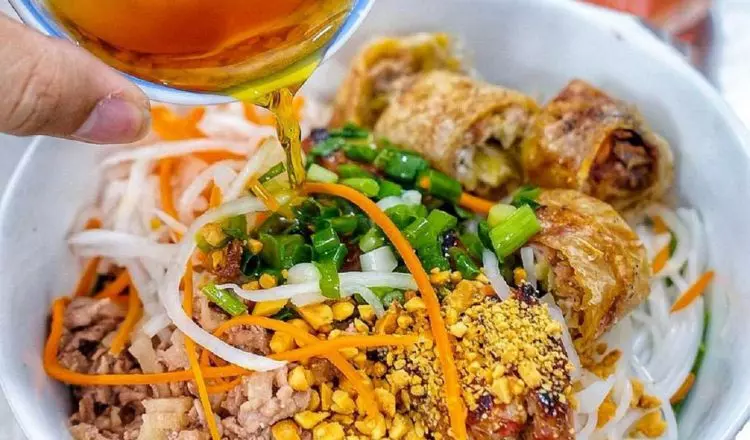 Quán ăn ngon Đà Lạt: Bánh Mì Xíu Mại Hồng