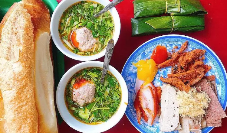 Hủ Tiếu Nam Vang Gia Cát là điểm ăn uống thu hút nhiều thực khách tại Đà Lạt