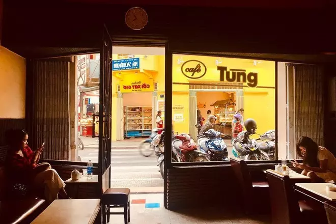 Cafe Tùng và những miền ký ức chưa kể về một hồn thơ Đà Lạt rất riêng, rất cũ giữa thời hiện đại!