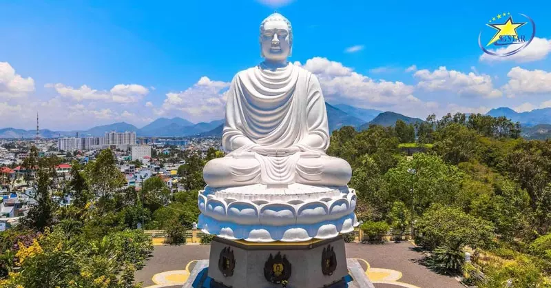 Chiêm ngưỡng tượng Kim Thân Phật Tổ tại chùa Long Sơn Tự Nha Trang