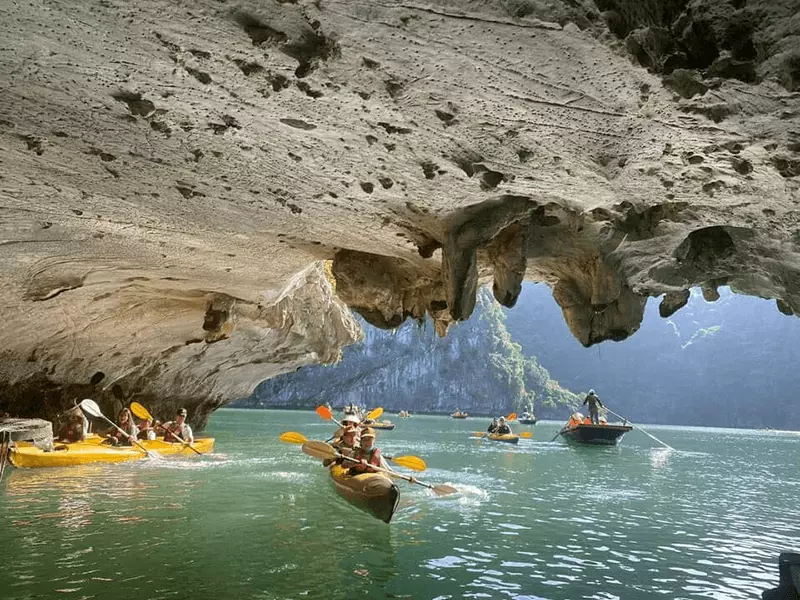 Chèo kayak hang Sáng - Tối