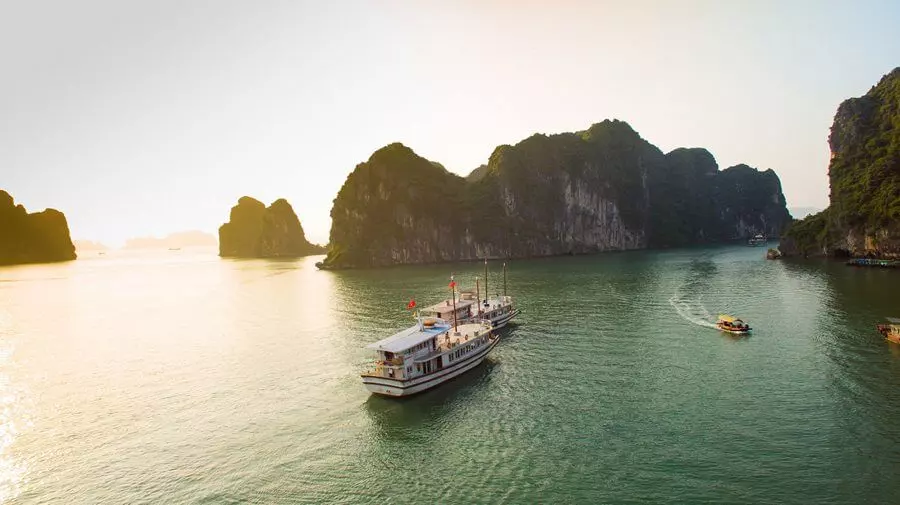 Tou 1 ngày Hạ Long tàu La Casta Daily