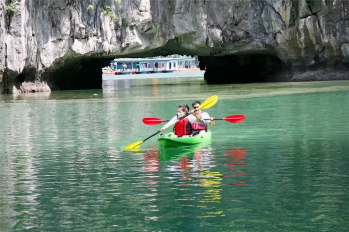 Chèo thuyền kayak khám phá khu vực Ba Hang