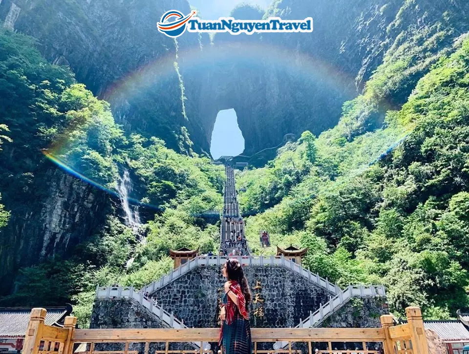 Cổng trời Thiên Môn Sơn trong tour Phượng Hoàng Cổ Trấn