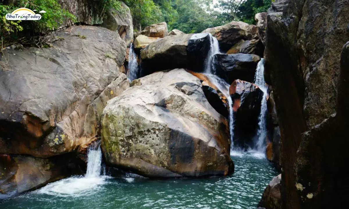 Khu du lịch Suối Ba Hồ Nha Trang