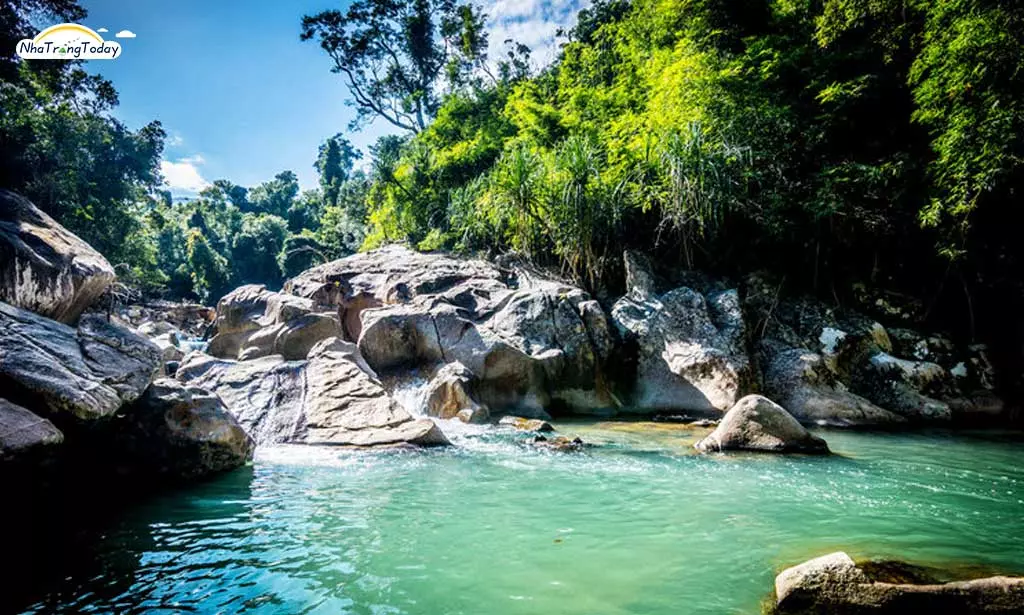 Khu du lịch Suối Ba Hồ Nha Trang