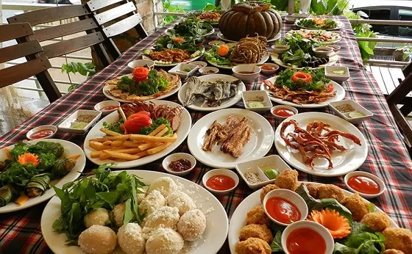 Bữa trưa trên tàu