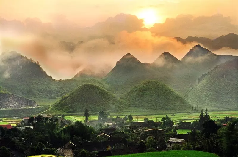 Cổng trời Quản Bạ - Núi đôi Quản Bạ