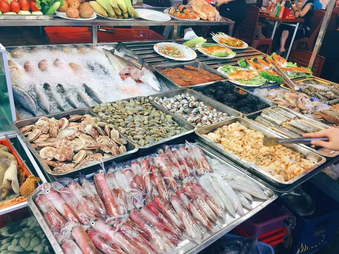 Hải sản tươi sống tại chợ Dương Đông