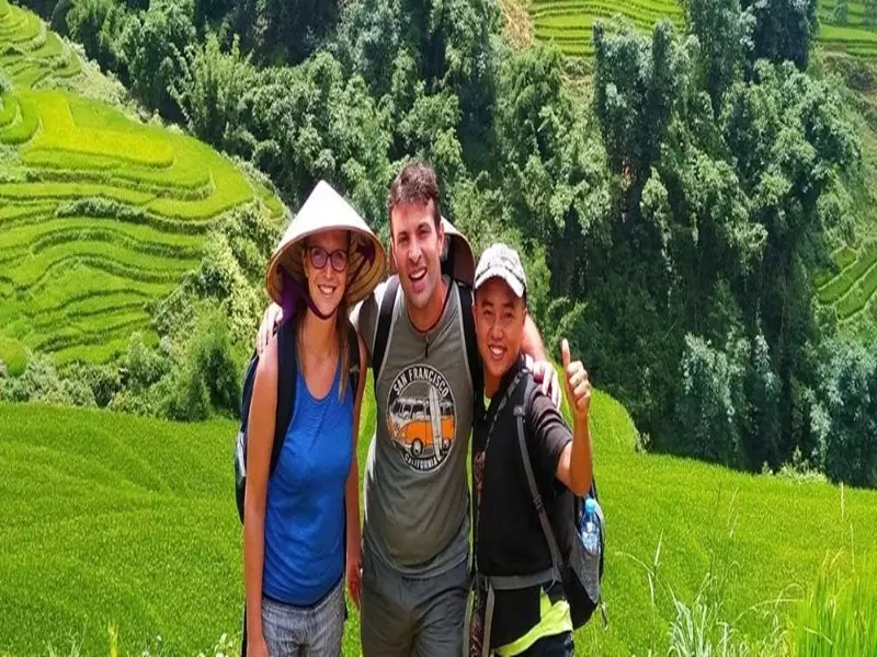 Trekking cùng người dân địa phương tại Sapa