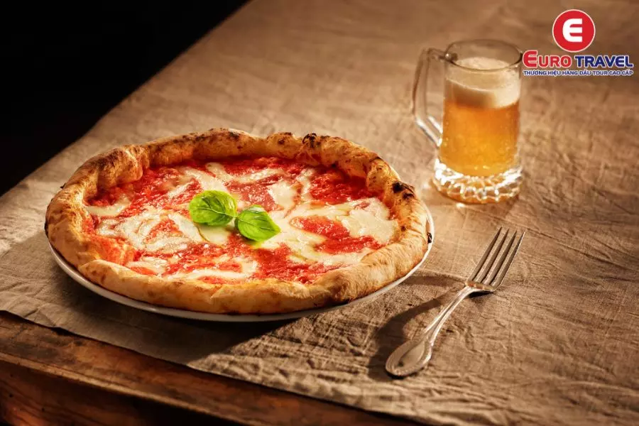 Pizza Napoletana - Món pizza truyền thống của Ý