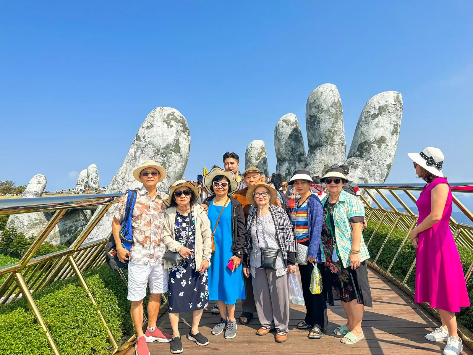 Tour Đà Nẵng 5 ngày 4 đêm check in Cầu Vàng Bà Nà