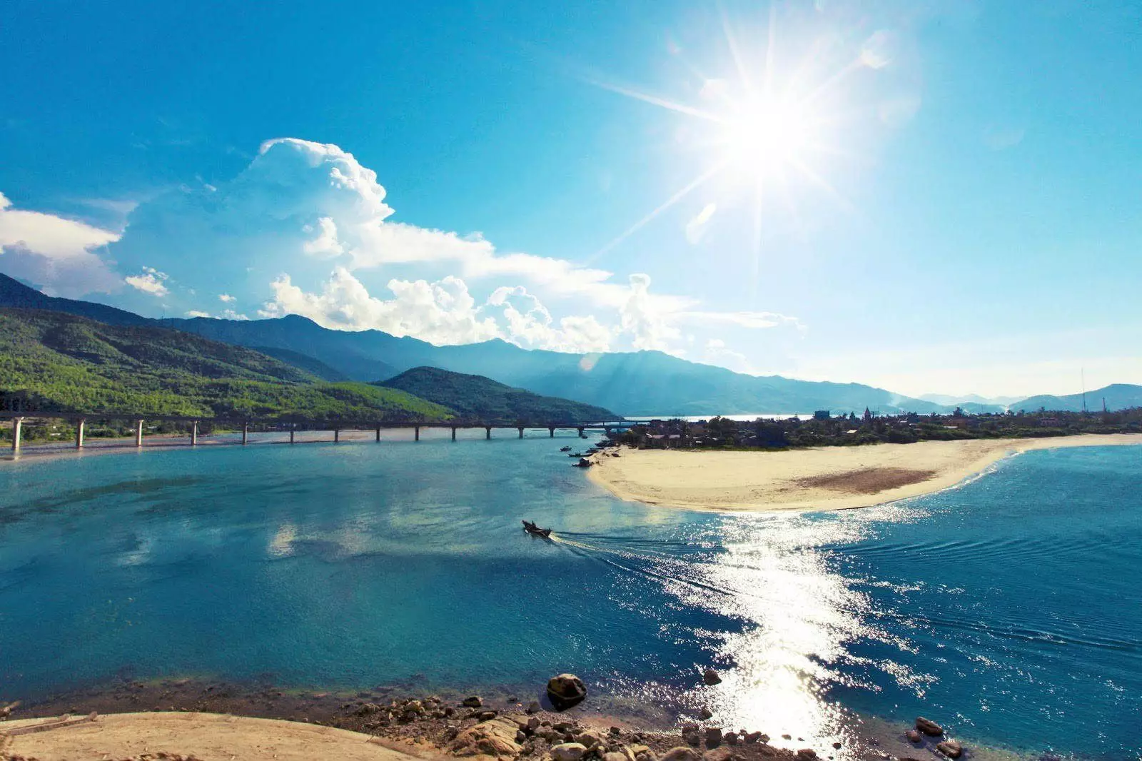 Tour Tham quan Huế - Động Phong Nha - Khám phá Cầu ngói Thanh Toàn - Lăng Cô - Lập An - Hải Vân - Bà Nà Hill 4N3Đ