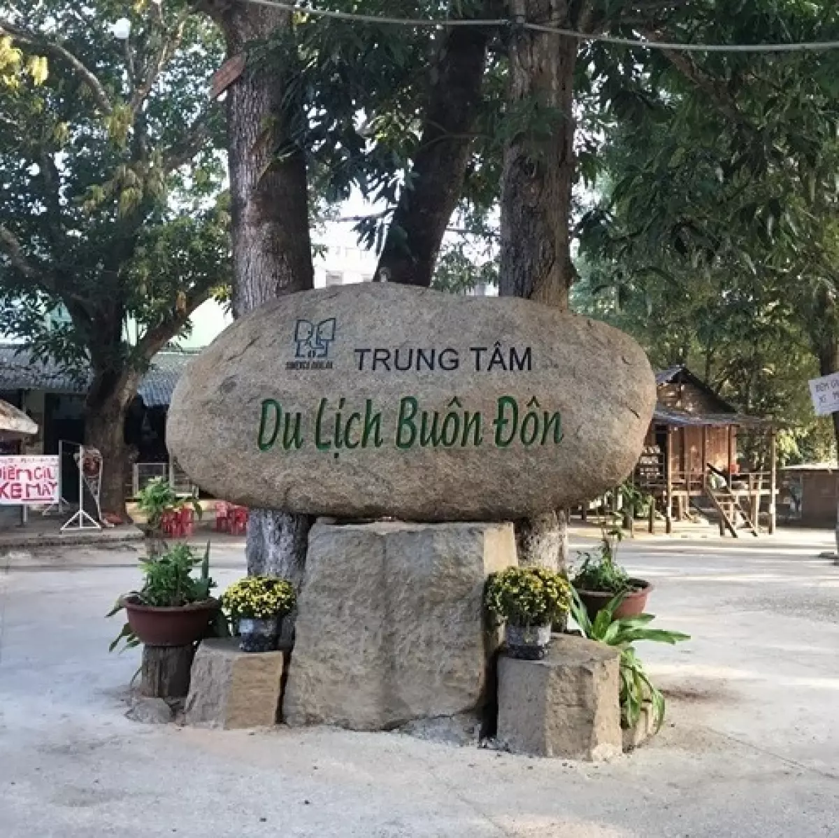 Khu du lịch Buôn Đôn