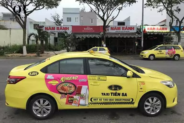 Nhiều du khách lựa chọn taxi làm phương tiện di chuyển trong thành phố Đồng Hới