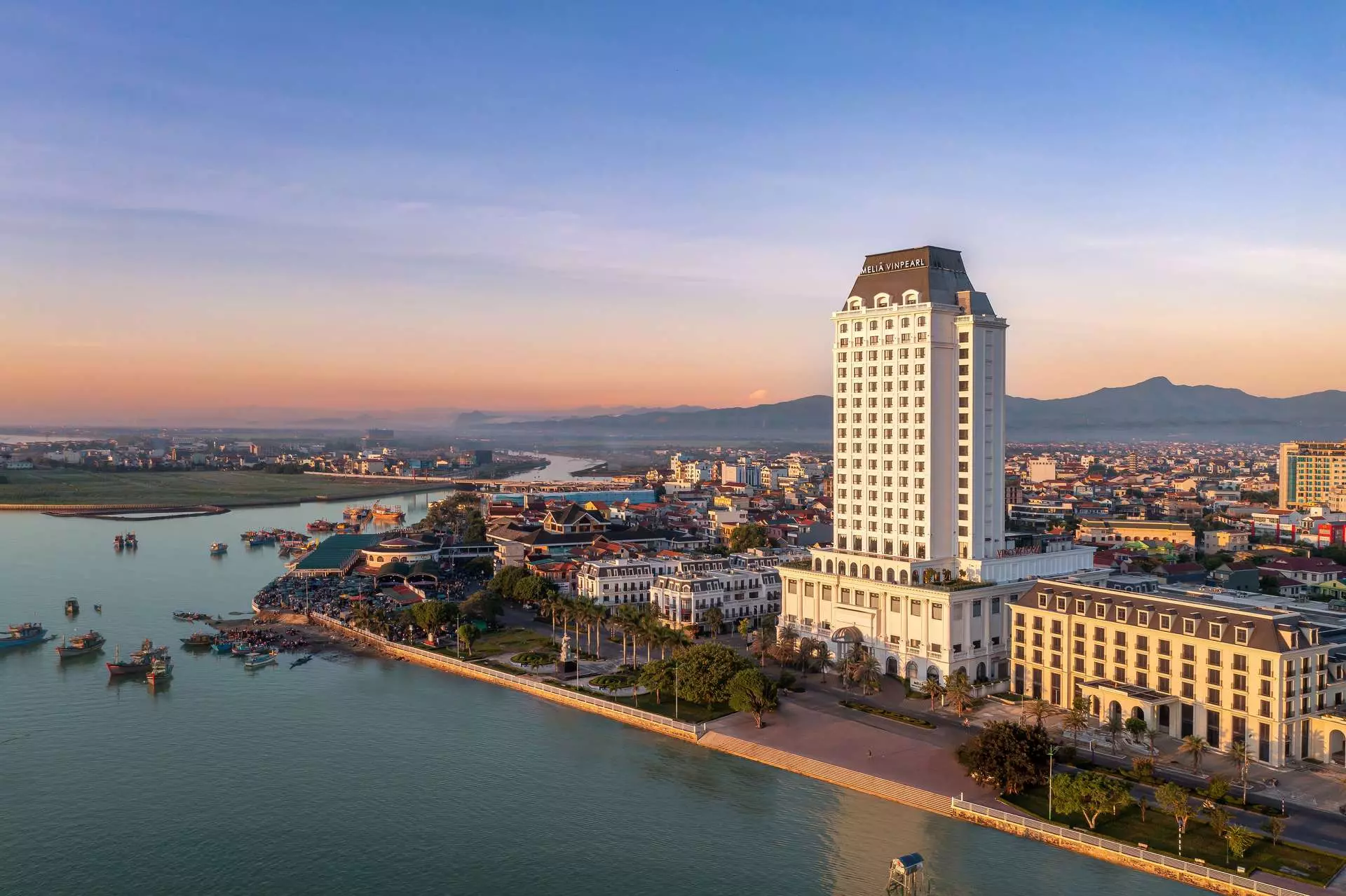 Melia Vinpearl Quang Binh - Khách sạn bờ sông Nhật Lệ ở Đồng Hới