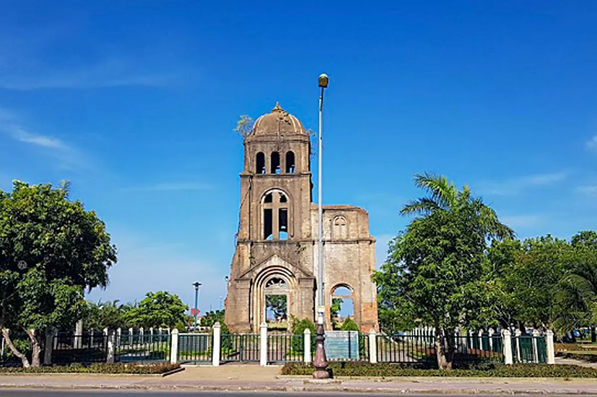 Chứng tích nhà thờ Tam Tòa, được giữ nguyên trạng của dấu vết lịch sử.