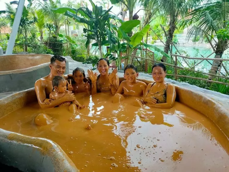 Tắm bùn tại I Resort Nha Trang