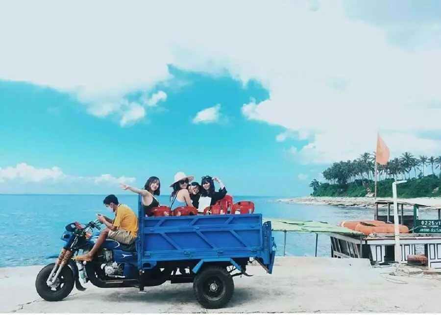 Xe tuk tuk-phương tiện khá phổ biến trên đảo