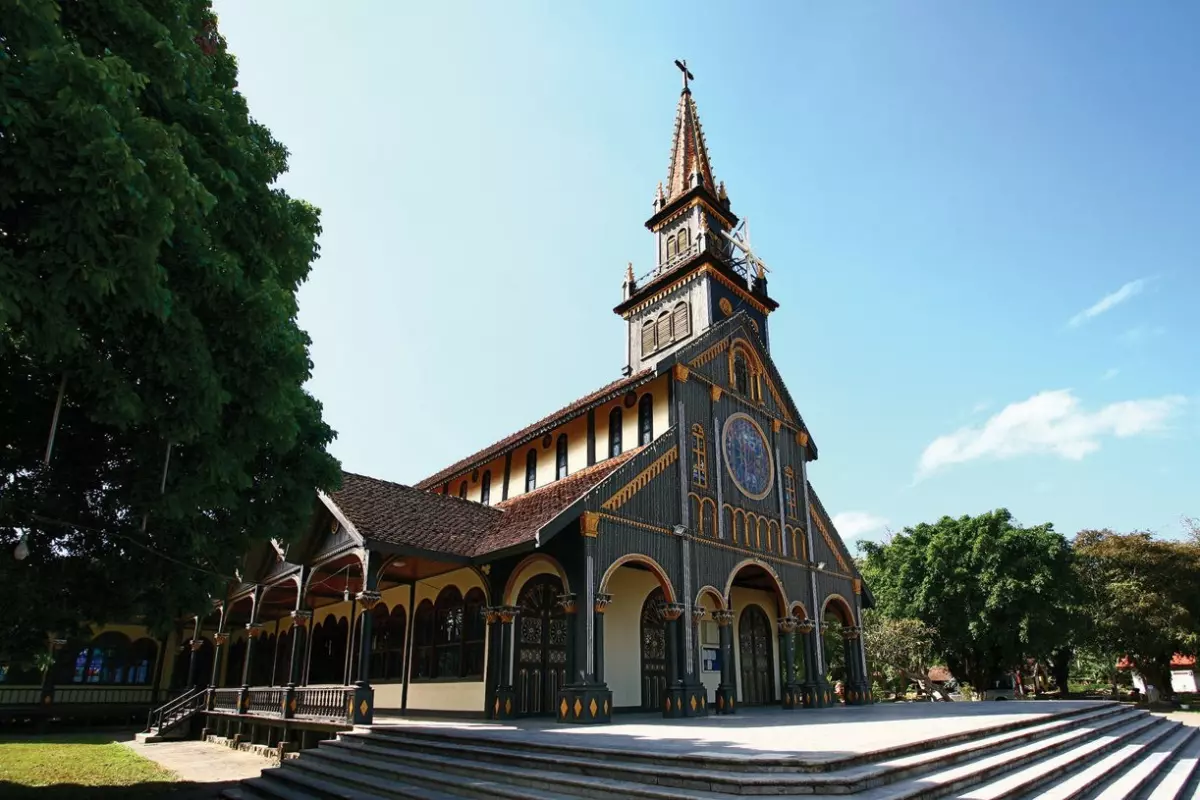 Nhà thờ Chính tòa Kon Tum