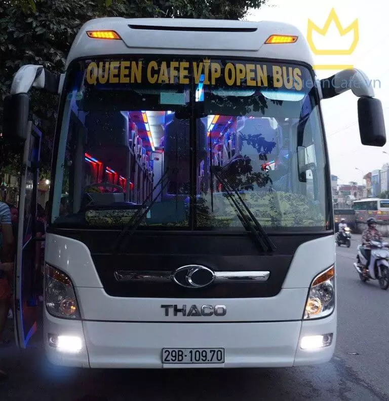 Queen Cafe Open Bus