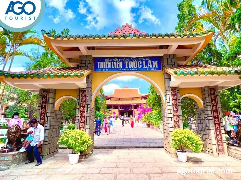 Thiền Viện Trúc Lâm một địa điểm tham quan hấp dẫn trong chương trình tour Nha Trang Đà Lạt trong 1 ngày