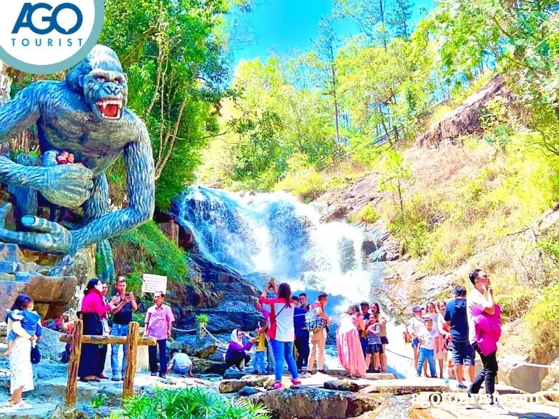 Tham quan thác Datanla một trong những ngọn thác đẹp nhất ở Đà Lạt