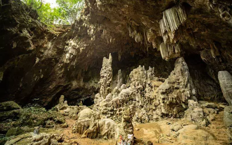 Di tích Hang Chiều