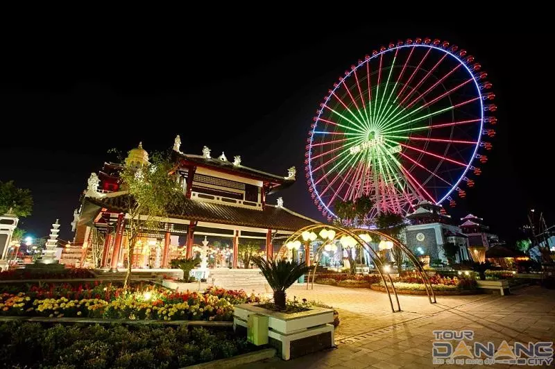 Vòng quay Sunwheel - biểu tượng của công viên Asia Park