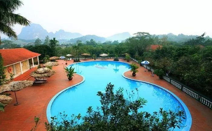 Bể bơi lớn ngoài trời ở Vresort