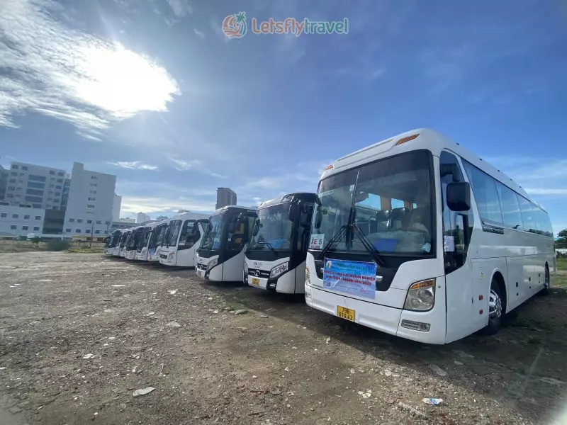 Đội xe 45 chỗ Let's Fly Travel