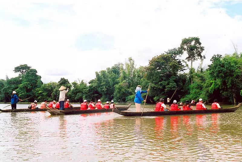 trai nghiem treo thuyen tham quan