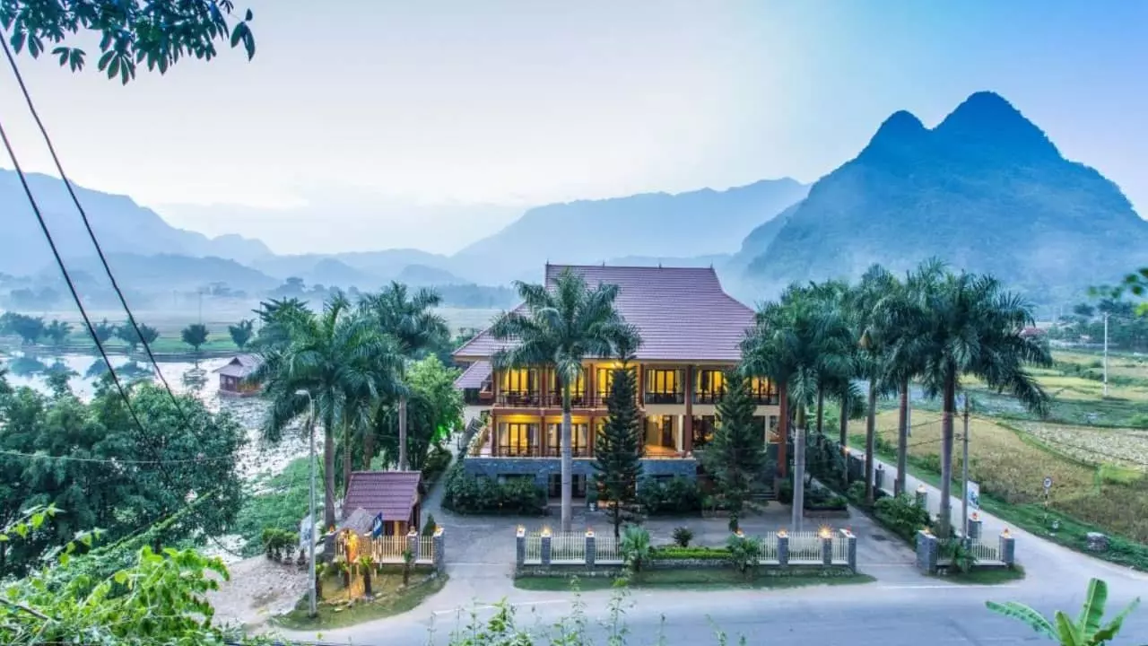 Ảnh bao quát quang cảnh V resort Hòa Bình