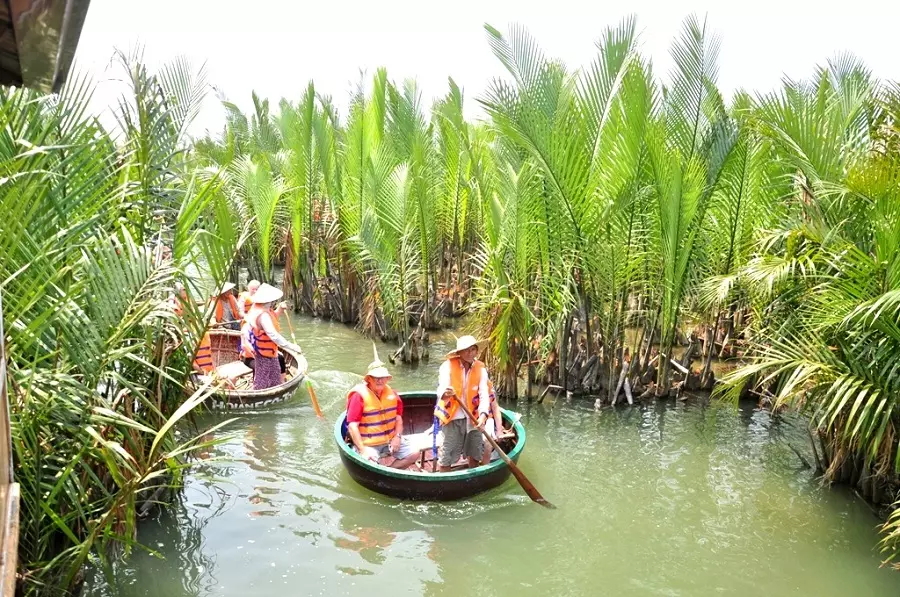 Khám phá vẻ đẹp sông nước miền Tây tại Hội An trong tour đi rừng dừa Bảy Mẫu